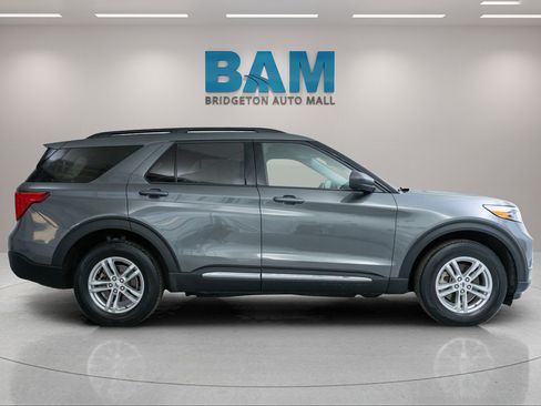 Used 2023 Ford Explorer XLT w/ Equipment Group 202A AWD/4WD image 8