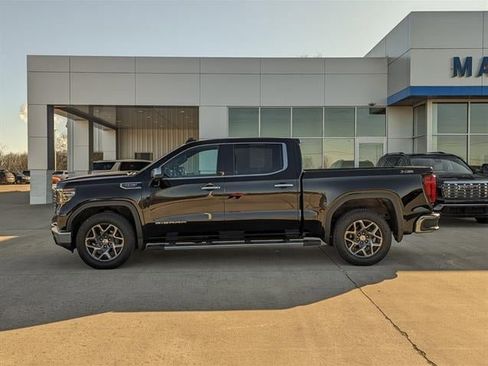 Used 2022 GMC Sierra 1500 SLT w/ X31 Off-Road Package image 10