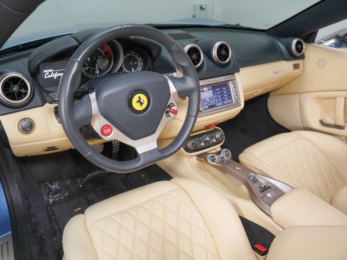 Used 2012 Ferrari California RWD image 12