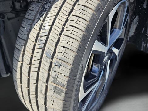 Used 2019 Toyota C-HR XLE FWD image 29