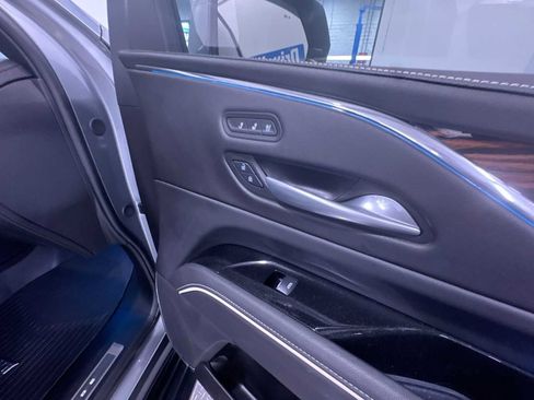 Used 2024 Cadillac Escalade Premium Luxury image 37