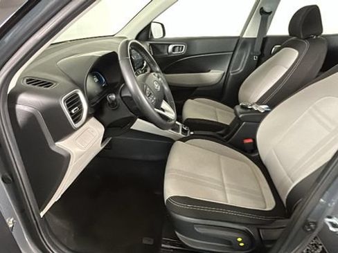 Used 2025 Hyundai Venue SEL FWD image 12