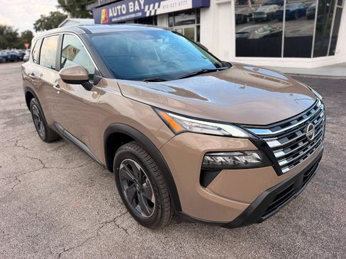 Used 2025 Nissan Rogue SV AWD/4WD image 4