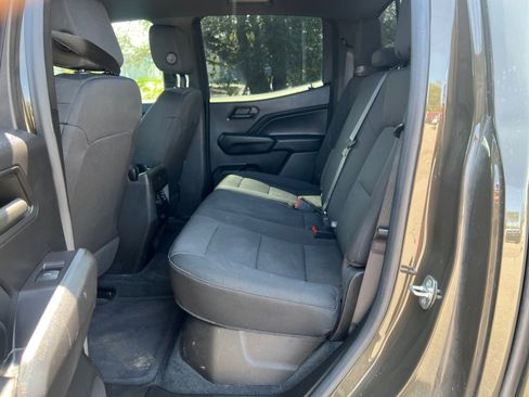 Used 2023 Chevrolet Colorado Trail Boss w/ Technology Package image 32