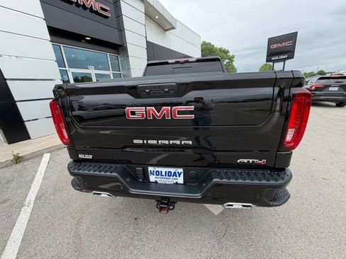 Used 2024 GMC Sierra 1500 AT4 w/ Technology Package AWD/4WD image 7