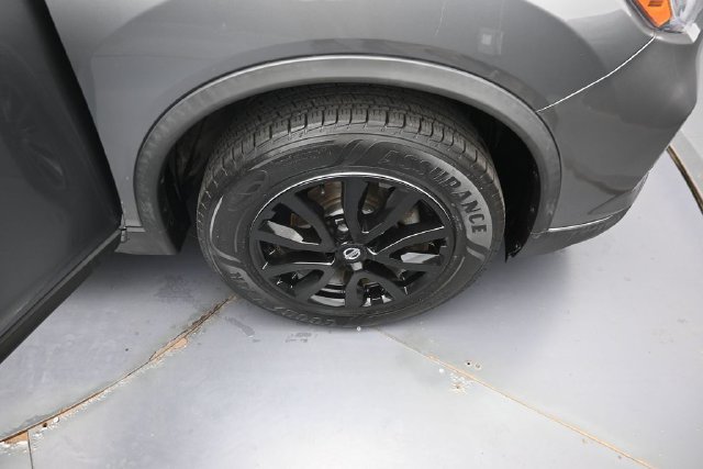 Used 2018 Nissan Rogue SV AWD/4WD image 34