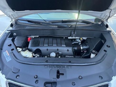 Used 2011 Chevrolet Traverse LT image 10