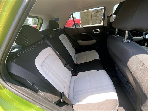 Used 2023 Hyundai Venue SEL FWD image 27