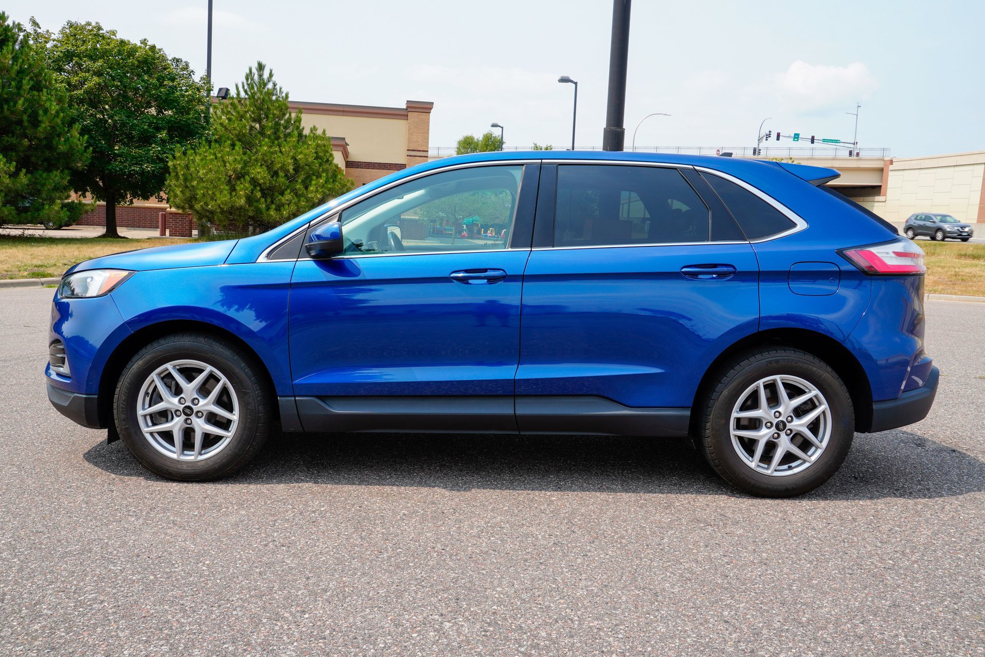 Used 2023 Ford Edge SEL AWD/4WD image 7