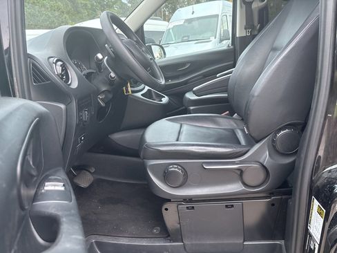 Used 2023 Mercedes-Benz Metris Passenger image 40