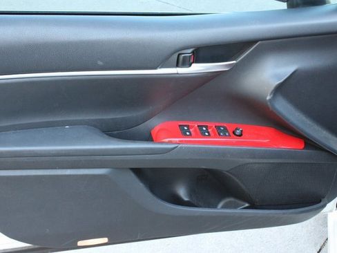 Used 2019 Toyota Camry SE image 17