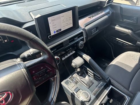 Used 2025 Toyota Tacoma SR5 AWD/4WD image 20