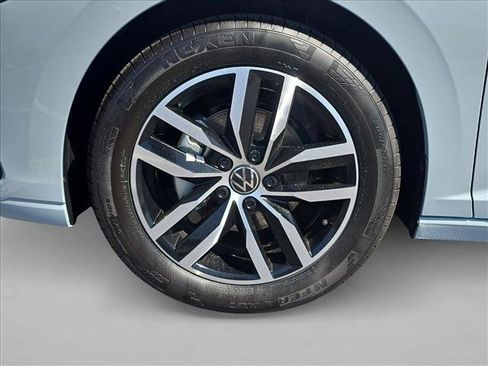 New 2026 Volkswagen Jetta SE FWD image 10