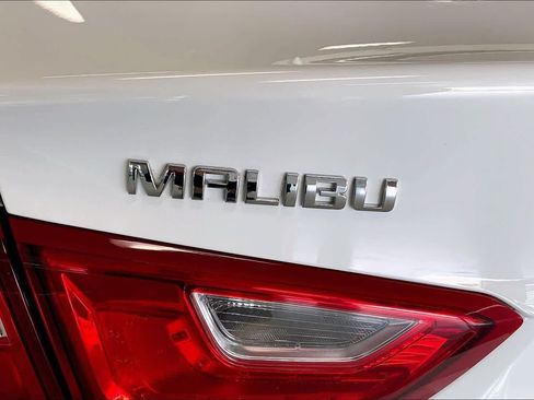 Used 2017 Chevrolet Malibu LT FWD image 7