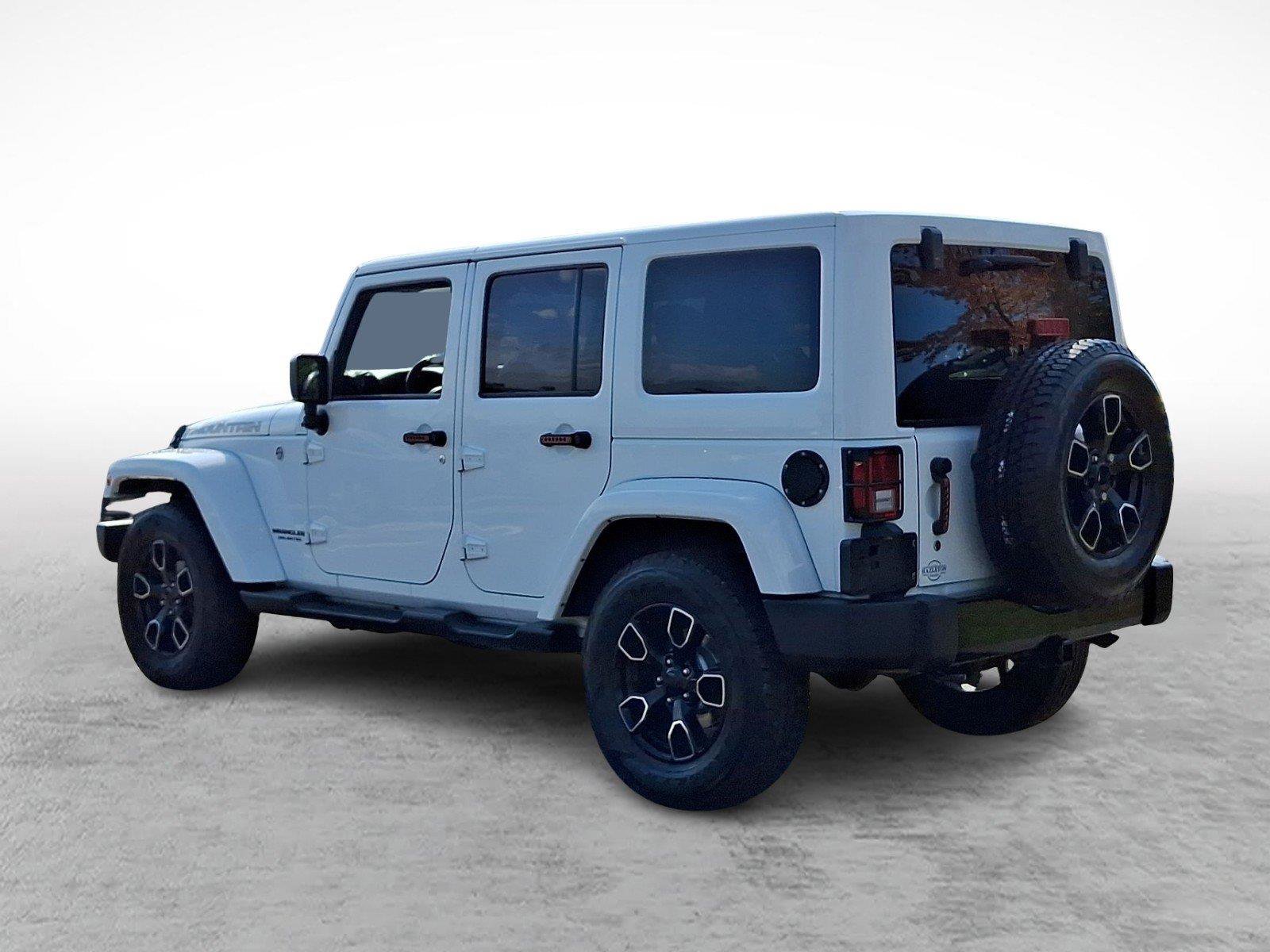 Used 2017 Jeep Wrangler Unlimited Sahara AWD/4WD image 4