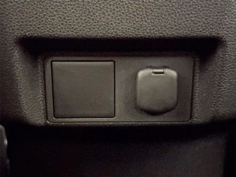 Certified 2024 Toyota Tacoma SR5 AWD/4WD image 35
