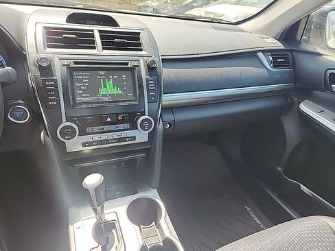 Used 2014 Toyota Camry SE FWD image 13