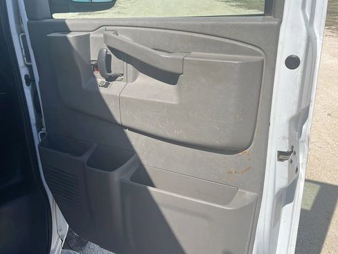 Used 2018 GMC Savana 2500 w/ Driver Convenience Package image 17