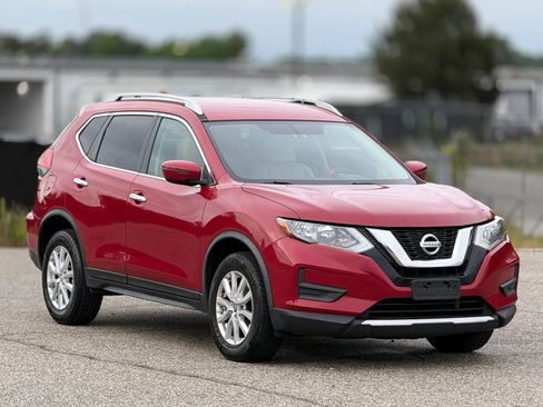 Used 2017 Nissan Rogue SV AWD/4WD image 1
