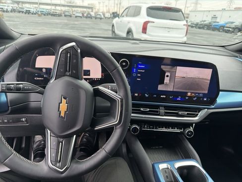 Used 2026 Chevrolet Equinox EV LT image 11