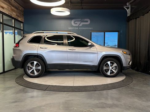 Used 2020 Jeep Cherokee Limited image 2