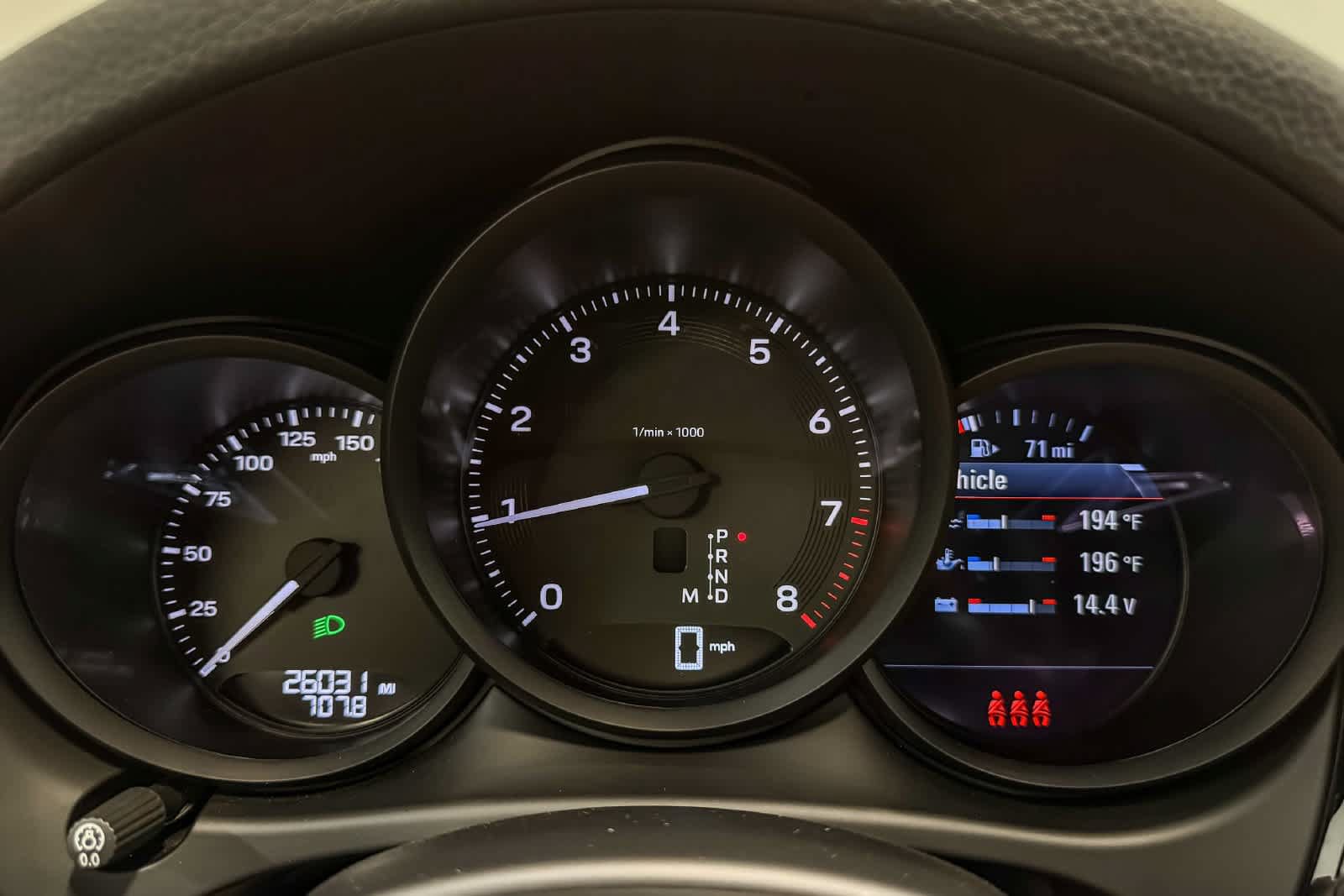 Certified 2023 Porsche Macan AWD/4WD image 25