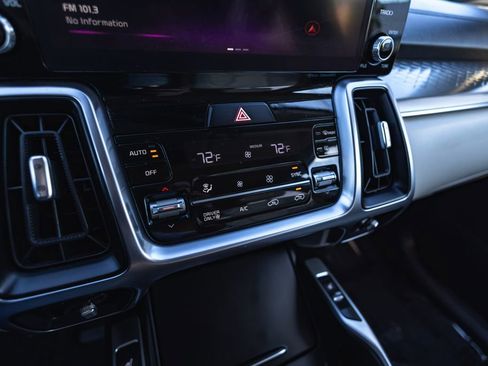 Used 2023 Kia Sorento EX image 25