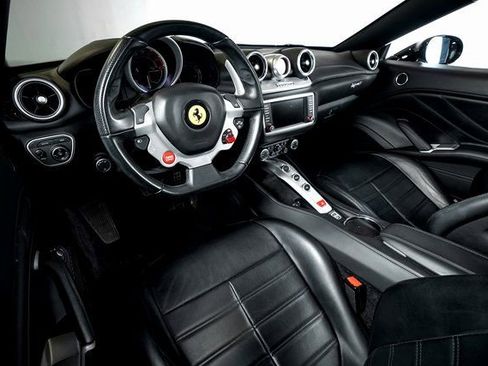 Certified 2017 Ferrari California T image 5