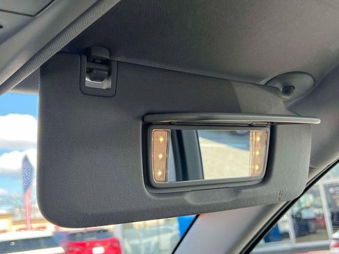 Used 2023 Chevrolet Equinox LT image 32