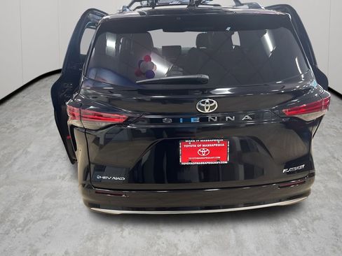 Used 2026 Toyota Sienna Platinum image 10