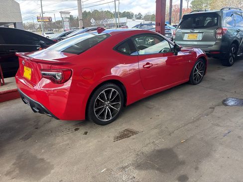 Used 2017 Toyota 86 image 5
