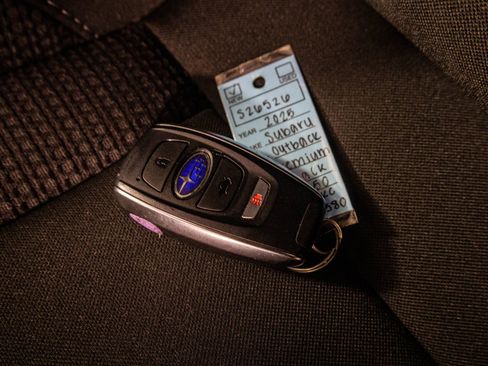 Used 2025 Subaru Outback Premium w/ Popular Package #1A image 40