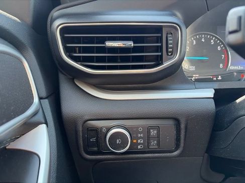 Used 2023 Ford Explorer XLT w/ Equipment Group 202A AWD/4WD image 19
