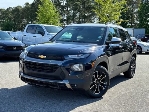 Used 2021 Chevrolet TrailBlazer ACTIV w/ Driver Confidence Package FWD image 2