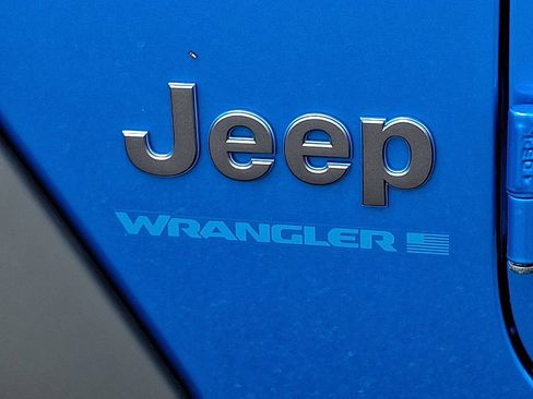 Used 2023 Jeep Wrangler Unlimited w/ Cold Weather Group AWD/4WD image 30