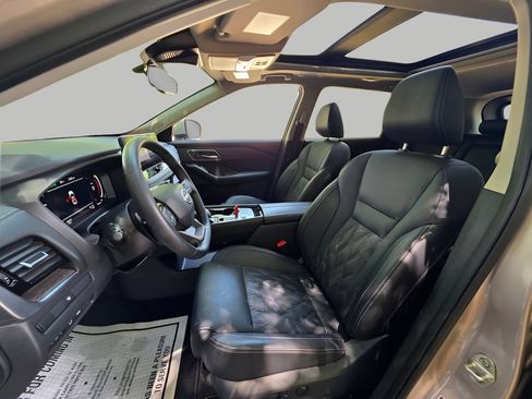 Used 2025 Nissan Rogue Platinum FWD image 20