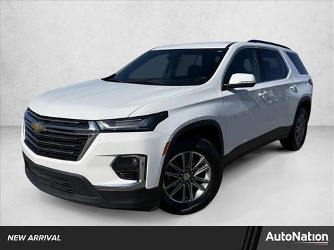 Used 2023 Chevrolet Traverse LT image 1