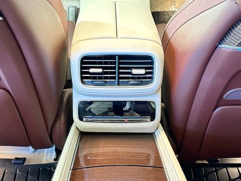 Used 2023 Mercedes-Benz Maybach GLS 600 4MATIC image 24