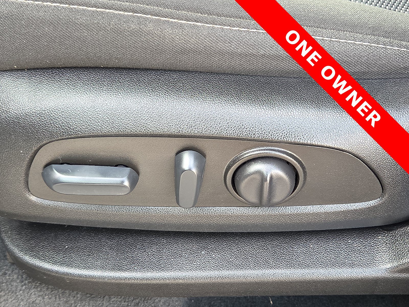 Used 2023 Chevrolet Traverse LT FWD image 16