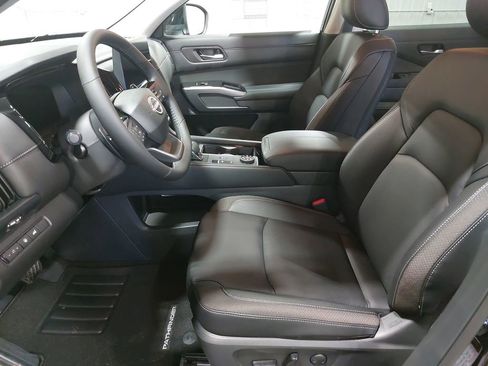 New 2026 Nissan Pathfinder SL image 16