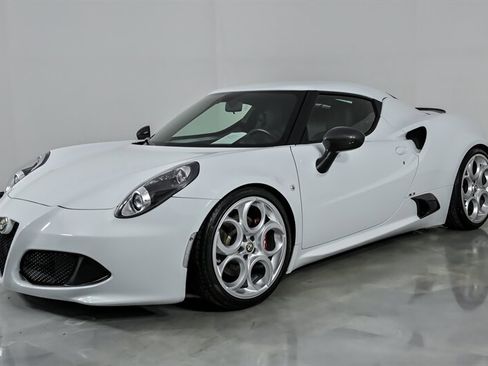 Used 2015 Alfa Romeo 4C Coupe w/ Leather Interior Group RWD image 5