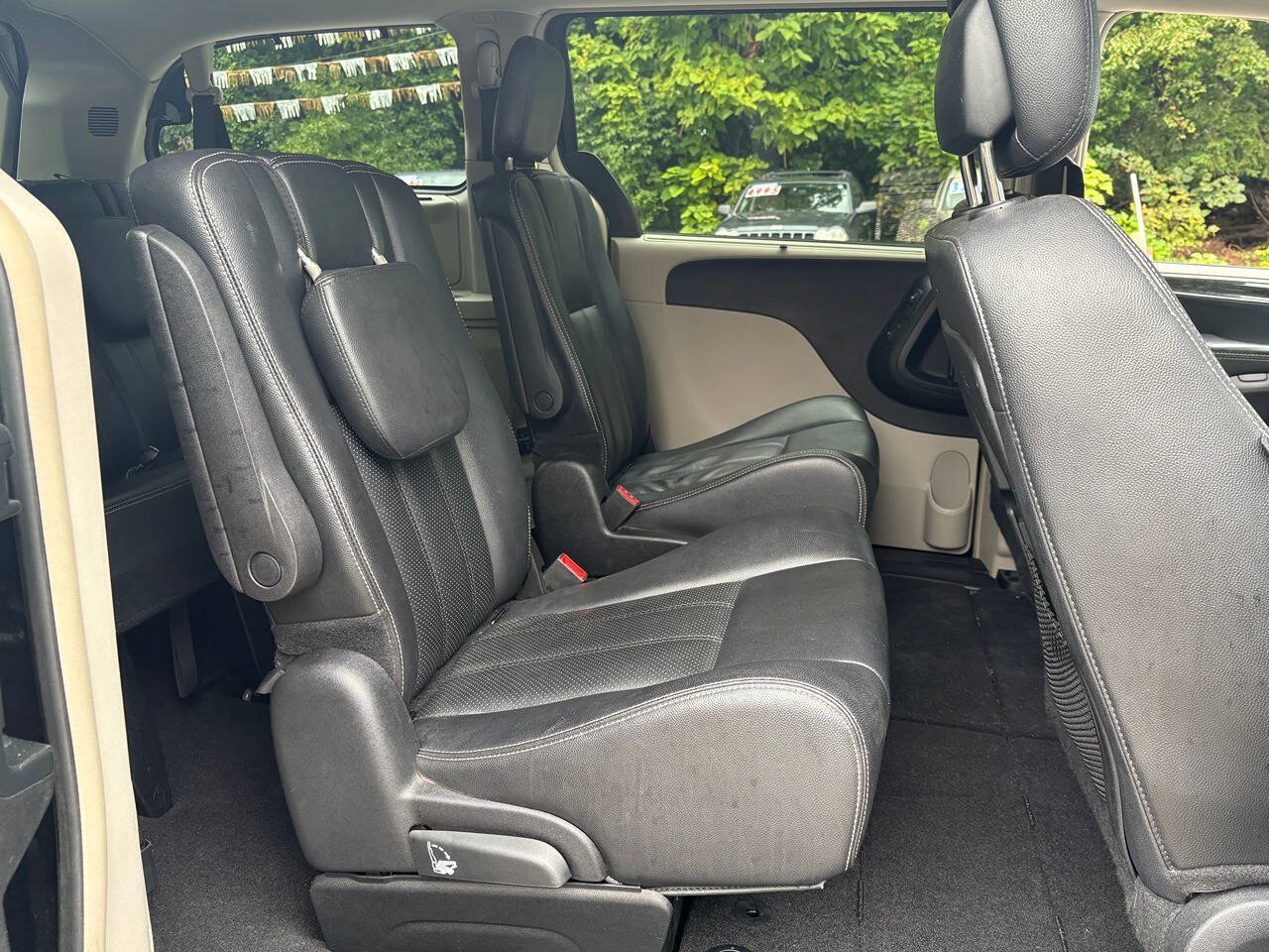 Used 2014 Chrysler Town & Country Touring-L w/ Driver Convenience Group FWD image 22