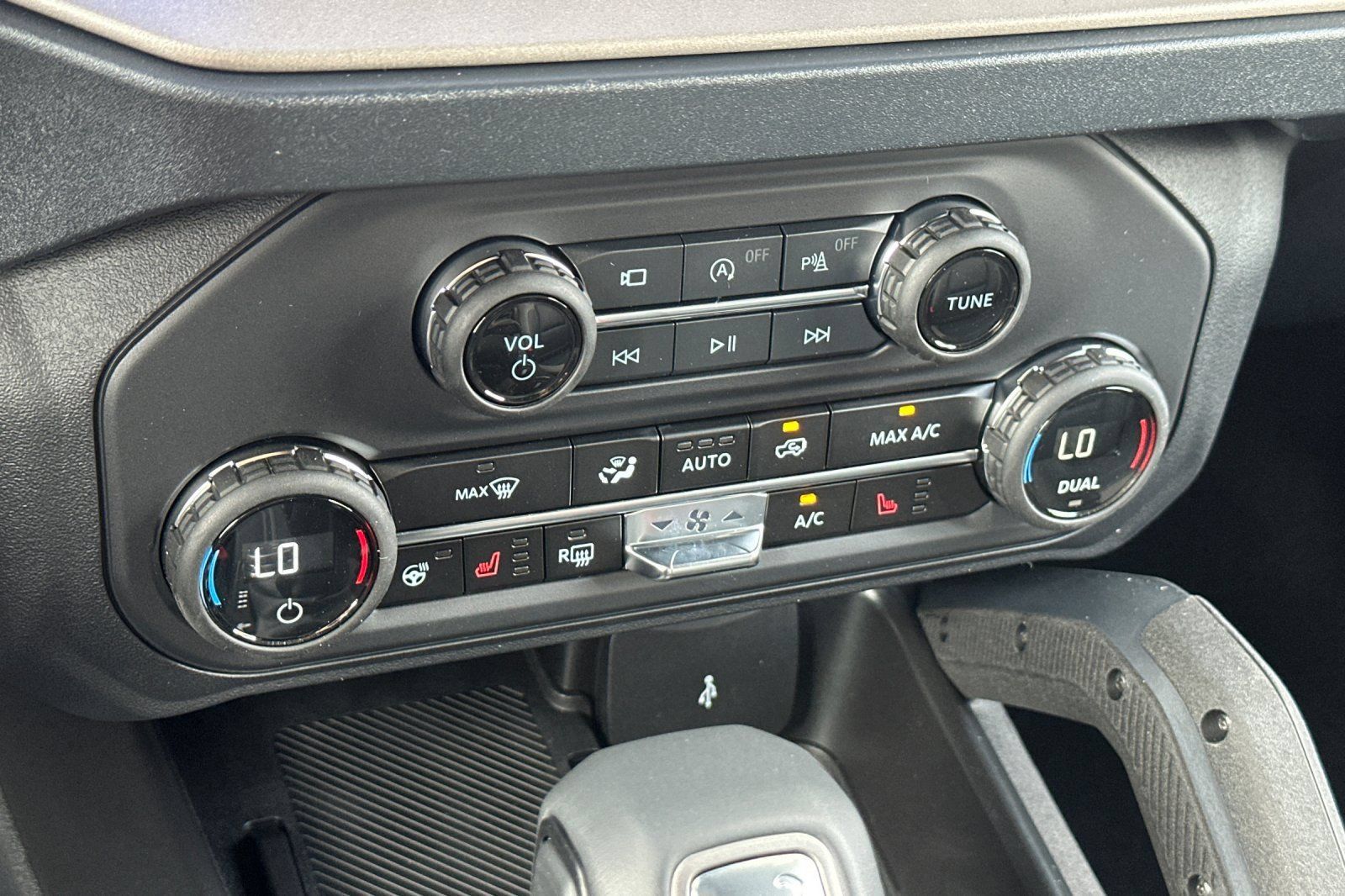 New 2026 Ford Bronco Outer Banks w/ Sasquatch Package AWD/4WD image 21