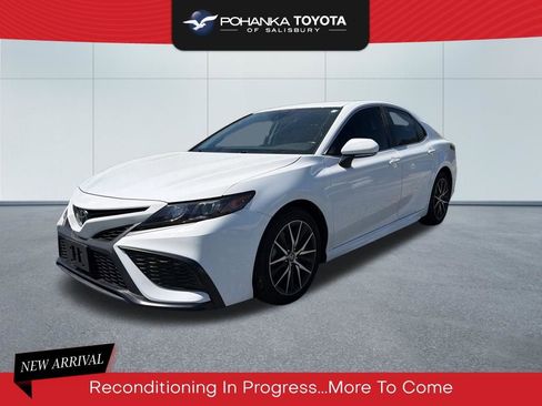 Used 2024 Toyota Camry SE image 1