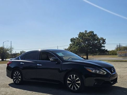 Used 2016 Nissan Altima 2.5 SL w/ 2.5 Technology w/LED Package FWD image 2