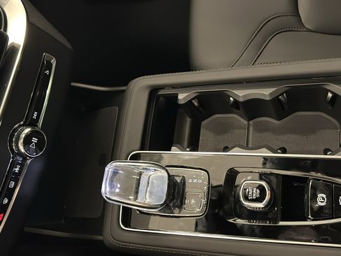 Used 2026 Volvo XC90 B6 Plus w/ Protection Package Premier image 19