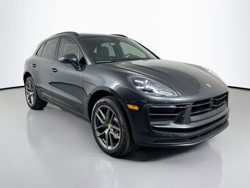 Certified 2025 Porsche Macan image 9