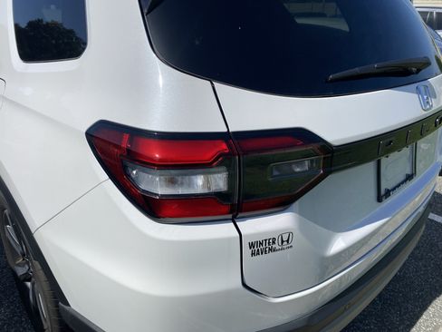 Used 2025 Honda Pilot Touring image 11