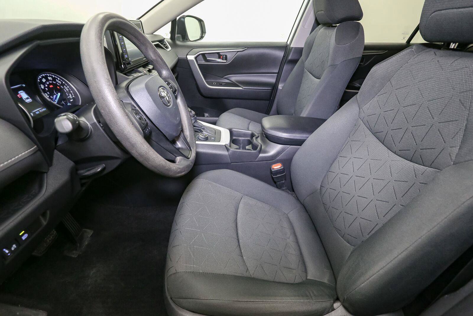 Used 2021 Toyota RAV4 XLE AWD/4WD image 43