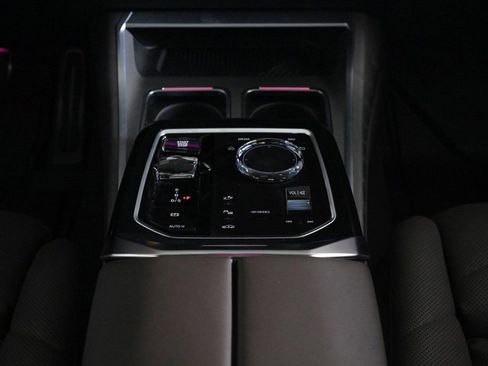 Used 2023 BMW 740i w/ Parking Assistance Package image 14